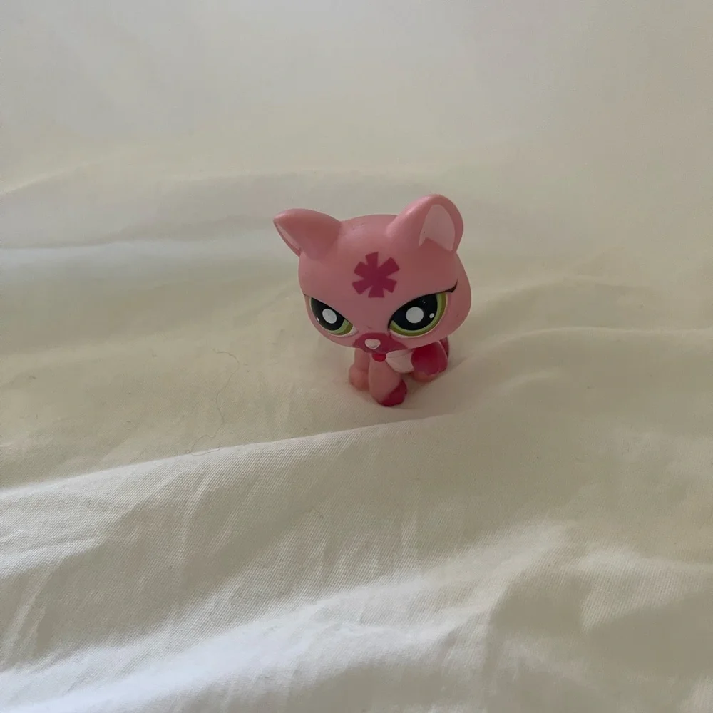 Littlest Pet Shop LPS #1846 KITTY CAT Licking Paw Hasbro Olive Green Eyes Flower